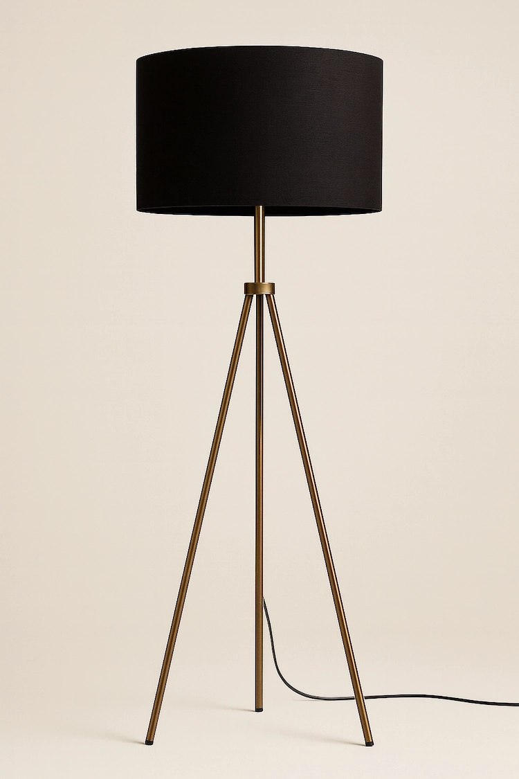 торшер трипод с основанием из натуральной латуни и темным абажуром