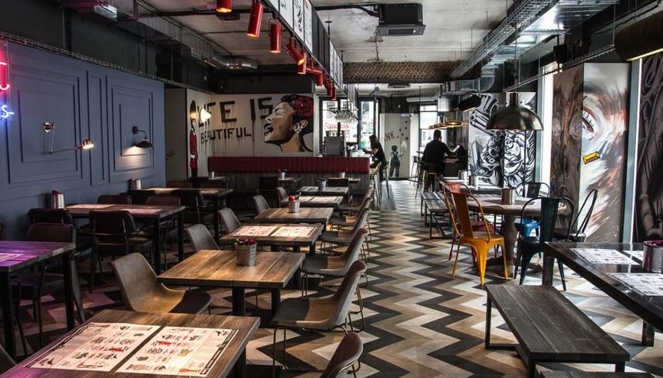 красные дизайнерские светильники из металла