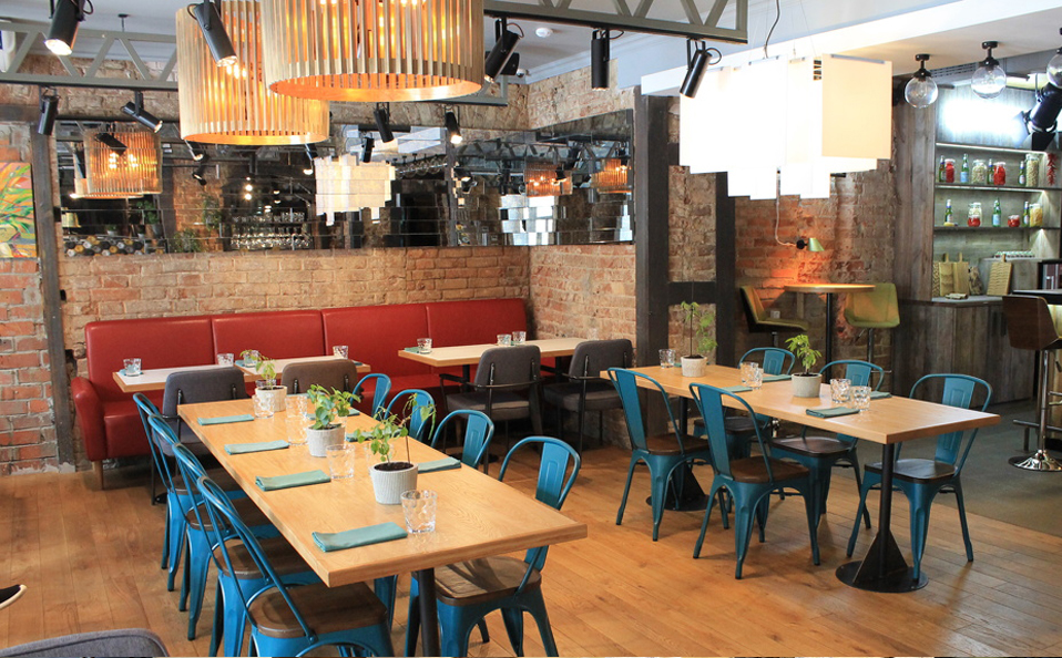 необычная люстра из акрила в екатеринбурге