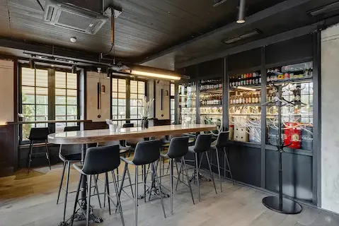 лофтовые светильники на заказ в интерьере ресторана Ardenne