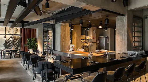 освещение в ресторане Hitch в Петербурге