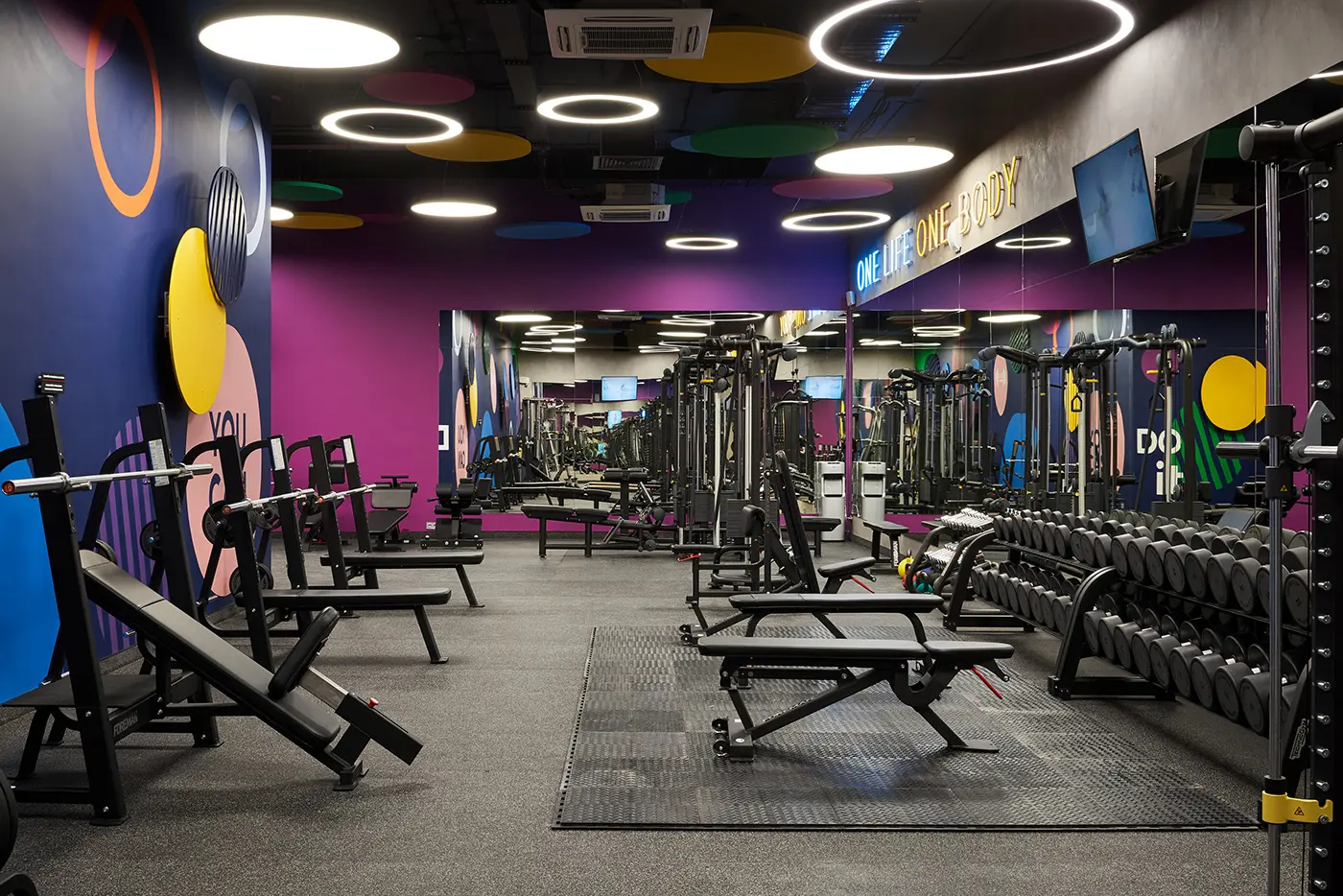 светодиодные светильники в спортивном клубе