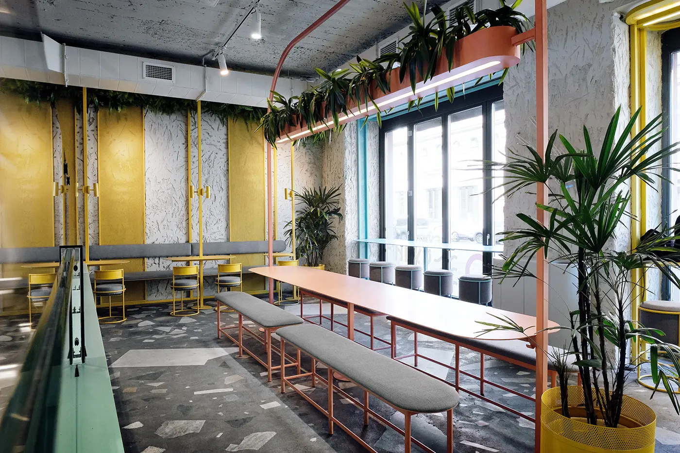 дизайнерские светильники в интерьере ресторана Pobo